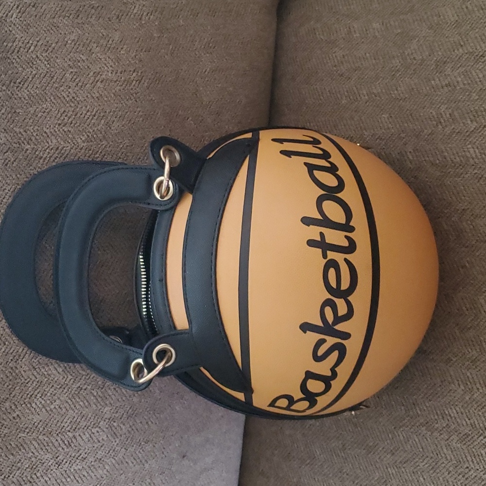 BASKETBALL PURSE